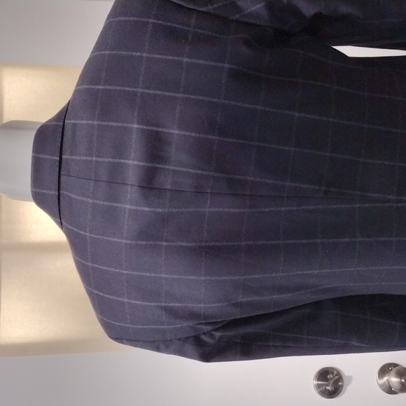 Boss gray and brown windowpane plaid wool sport coat on blue background. 38 R - Picture 10 of 14